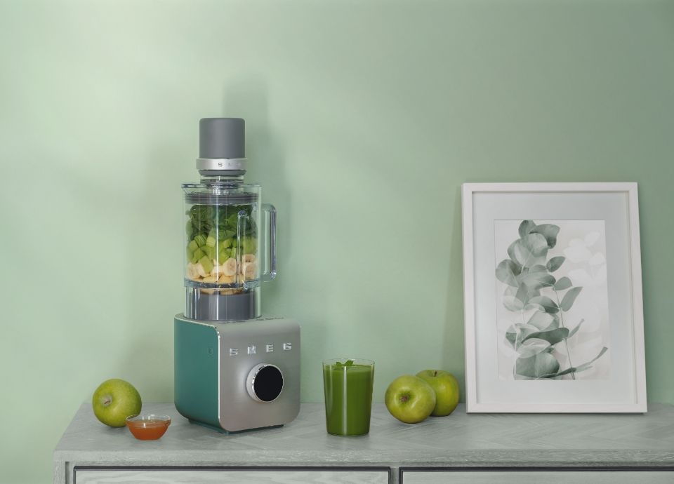 Licuadora de Alto Rendimiento con Bomba de Vacio Smeg, 1400w, Verde Esmeralda, BLC02EGMEU