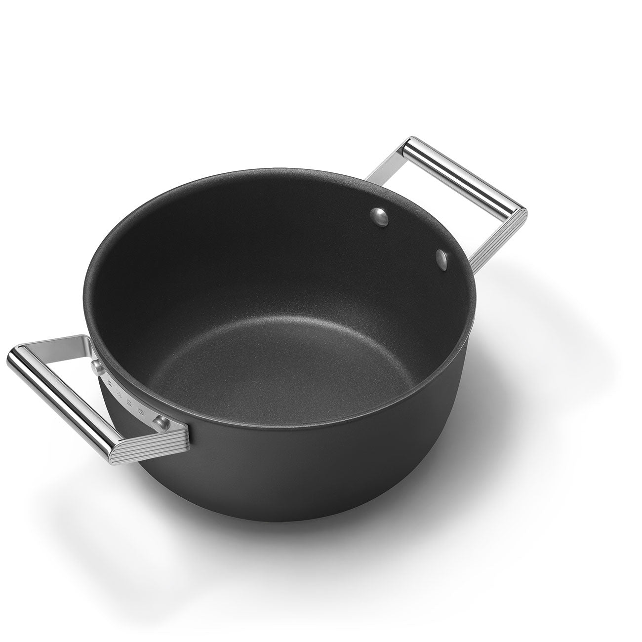 Olla Antiadherente Smeg, Estilo años 50, Negro, CKFC2411BLM