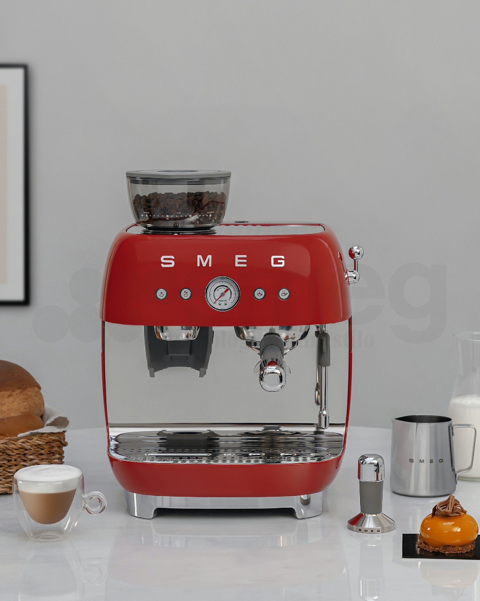 Cafetera Espresso Manual con Molinillo Smeg, Estilo años 50, 1650w, Rojo, EGF03RDEU