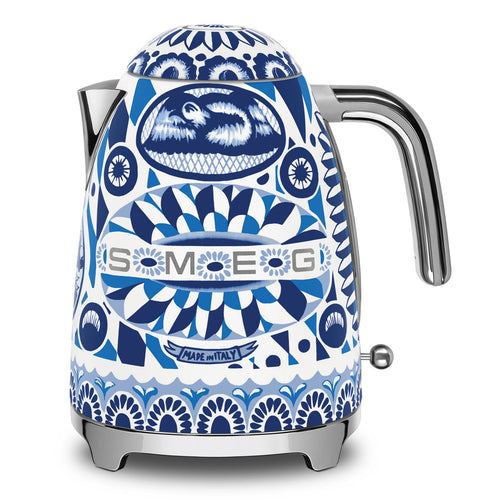 Hervidor Eléctrico Smeg, Estilo años 50, Dolce Gabbana Azul Mediterraneo, 220V, KLF03DGBEU