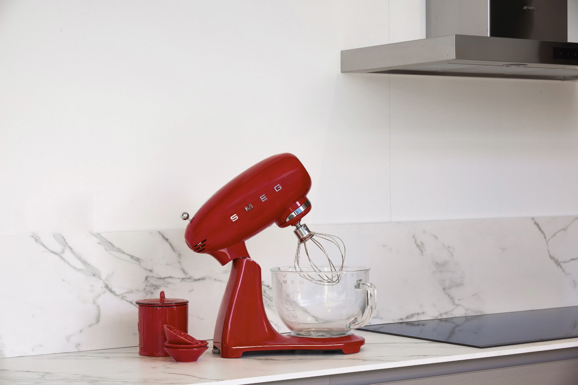 Batidora Smeg, Estilos años 50, 800W-220V, Rojo Full Collor, SMF03RDEU