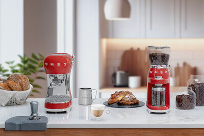 Cafetera Espresso Manual Smeg, Estilo años 50, 1350w, Rojo, ECF02RDEU