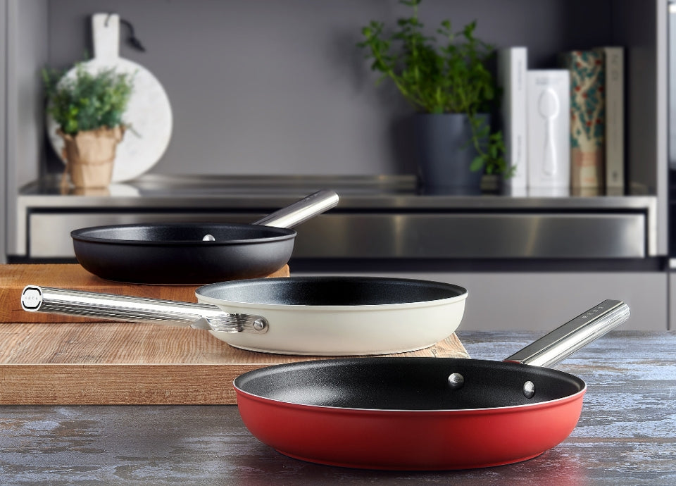 Sartén Antiadherente Smeg, Estilo años 50, Rojo, CKFF2801RDM